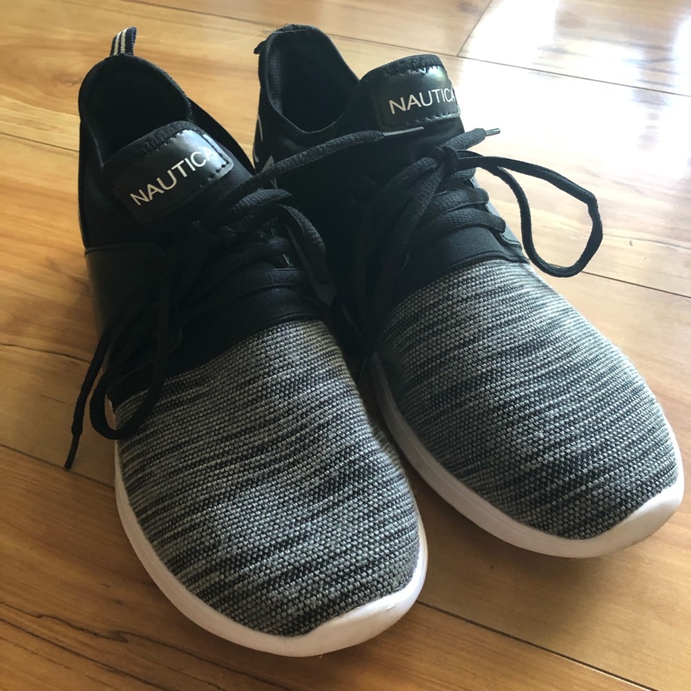 Nautica black and grey lightly used sneaker 8.5